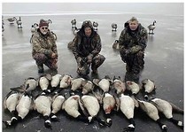 Premier Flight Guide Service has long established itself as one of the top guides for goose hunting in Rochester, Minnesota. Our dedication and strong customer base have helped us build our services to include more fields throughout the Rochester area. We are now more capable of harvesting birds consistently throughout the fall goose hunting season.